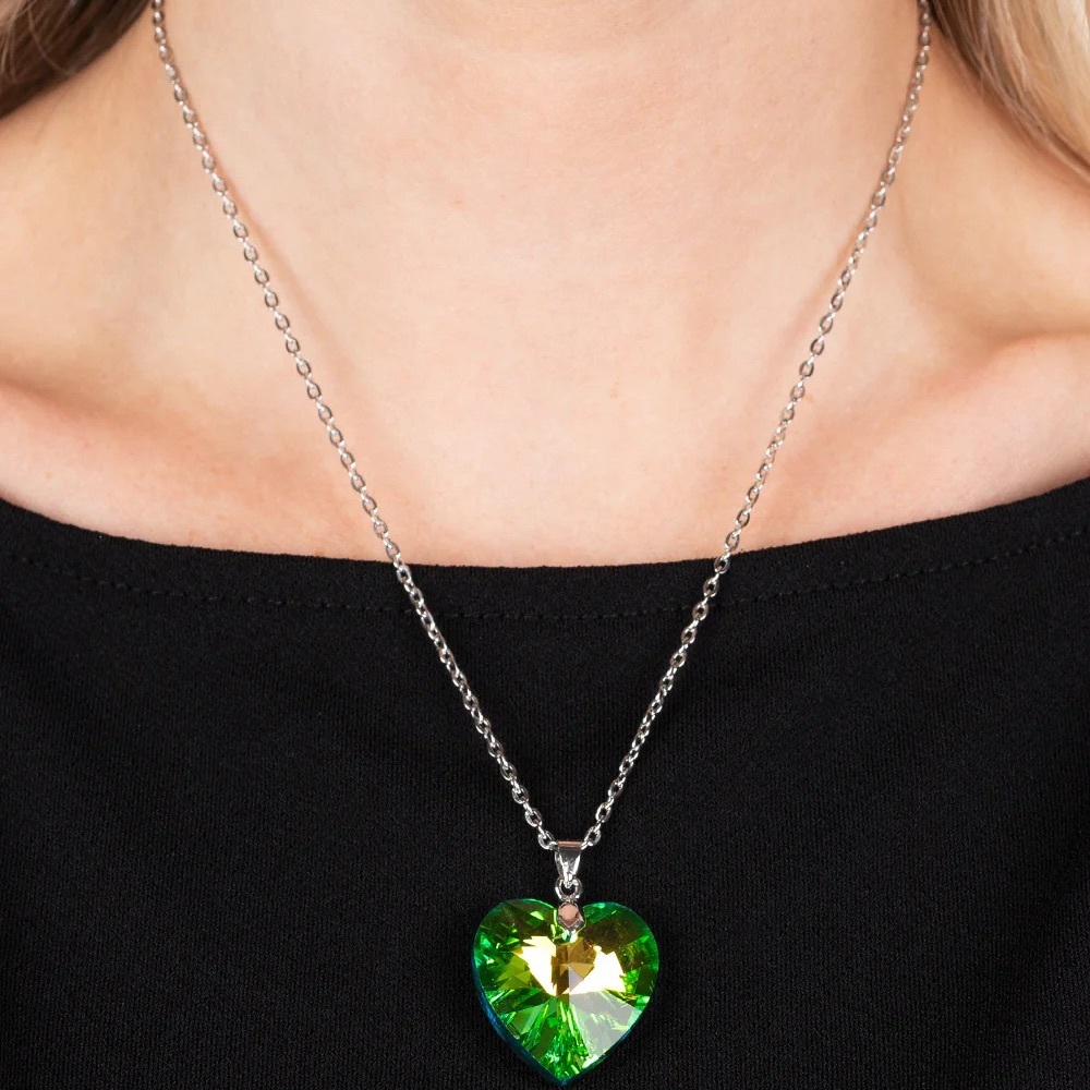 NEW Green Oil Spill Heart Diamond Rhinestone Pendant Costume Jewelry Necklace